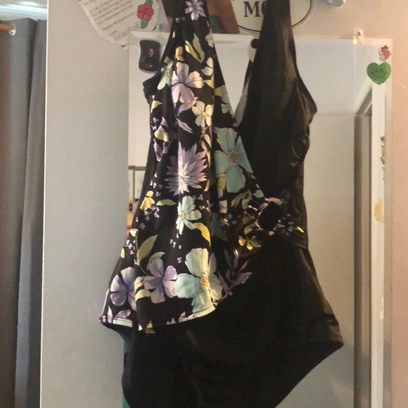 One pieces woman bathing suit - Picture 1 of 2